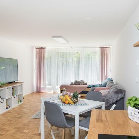Family Apartment With Garden Любляна Екстериор снимка