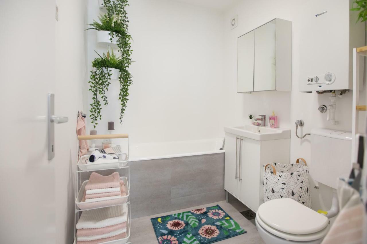 Family Apartment With Garden Любляна Екстериор снимка
