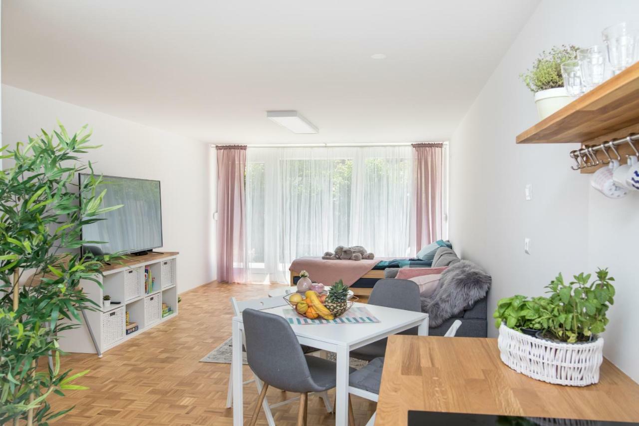 Family Apartment With Garden Любляна Екстериор снимка